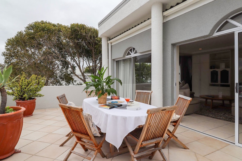Hermanus Beachfront Lodge 33/43