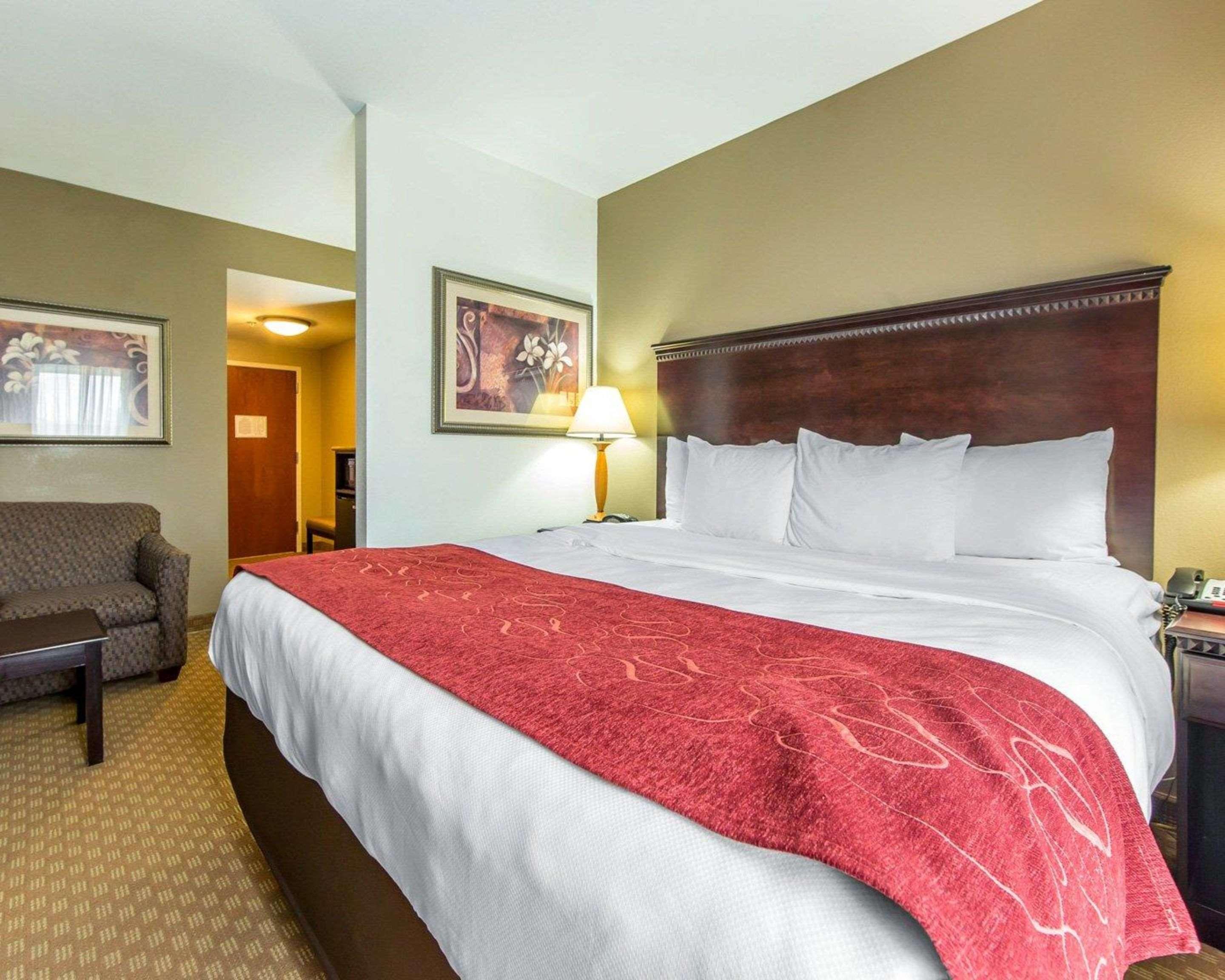 SUITE, KING BED, ACCESSIBLE