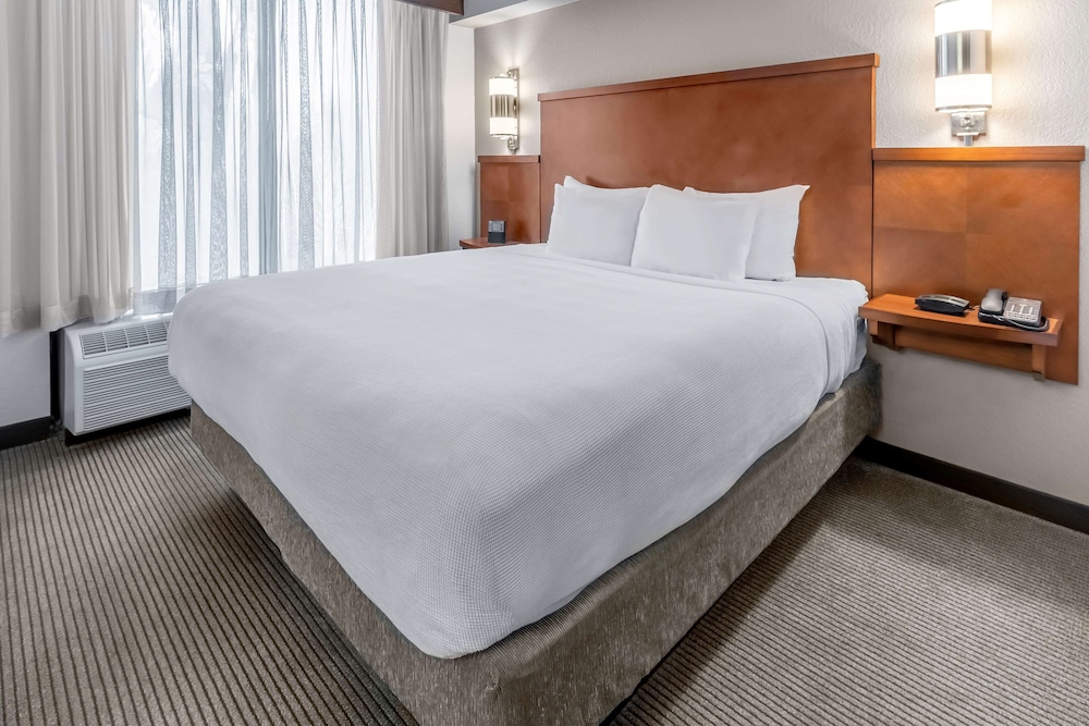 Hyatt Place Charlotte Airport / Billy Graham Parkway 15/65