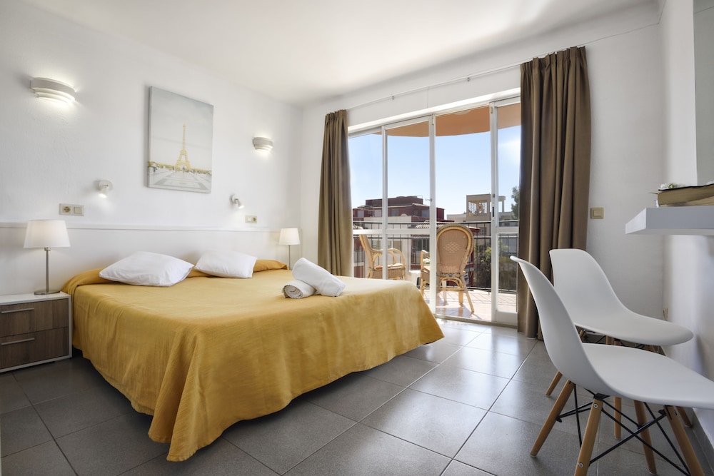 Martinez Apartments 21/62
