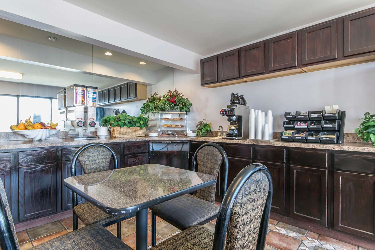 Studio6 Suites Louisville, KY - Airport Expo Center 21/27