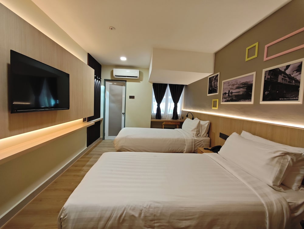 SUPERIOR, TWIN BEDS, GARDEN VIEW