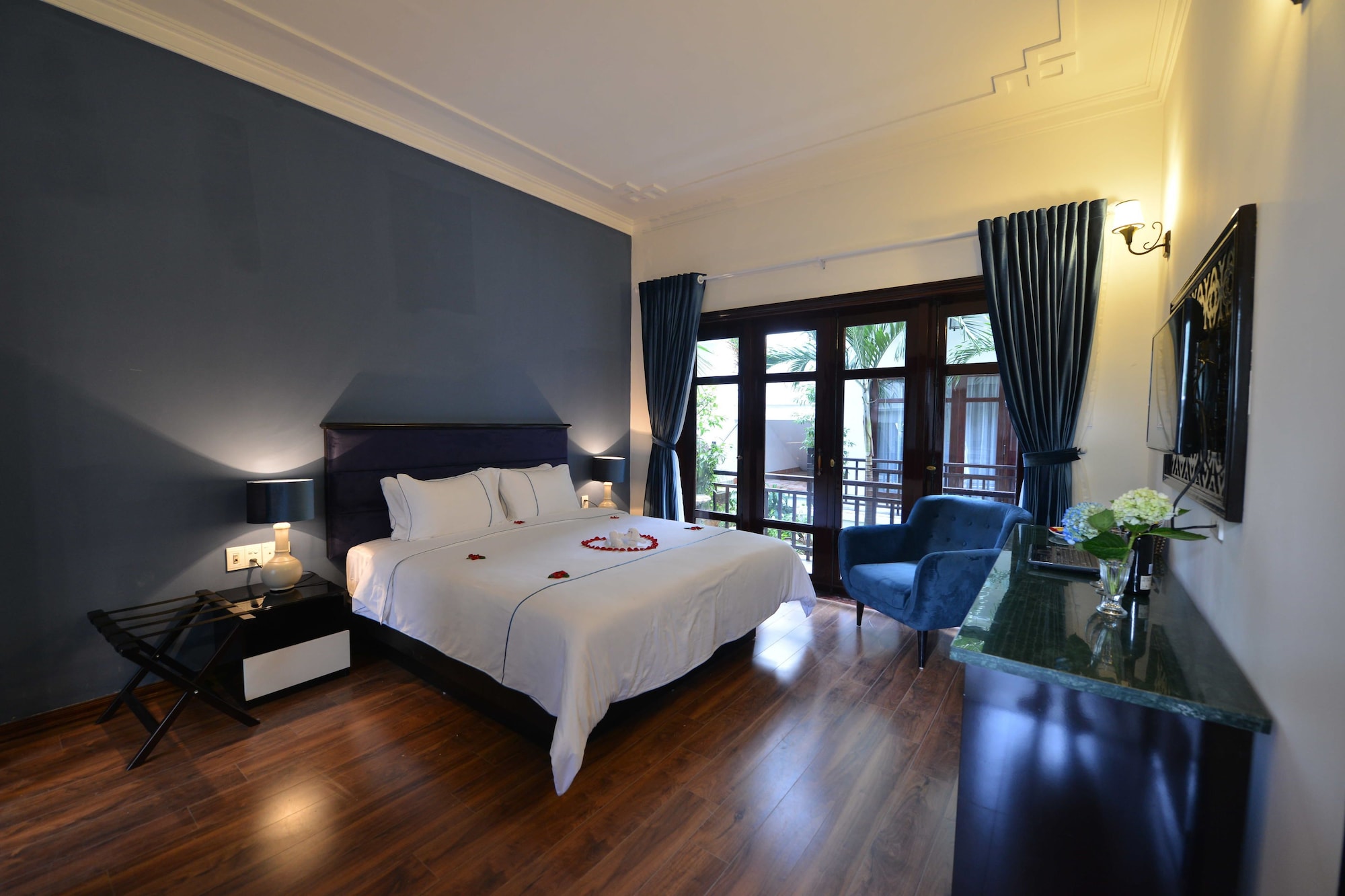 SUITE, GARDEN VIEW