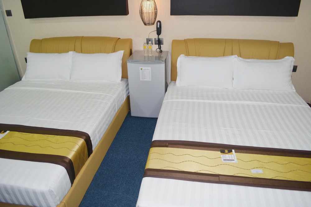999 Hotel 9/36