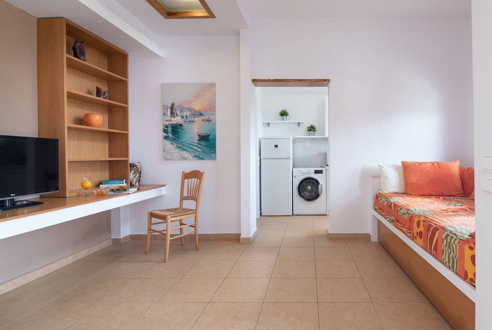 ANTIGONI BEACH HOTEL 63/85