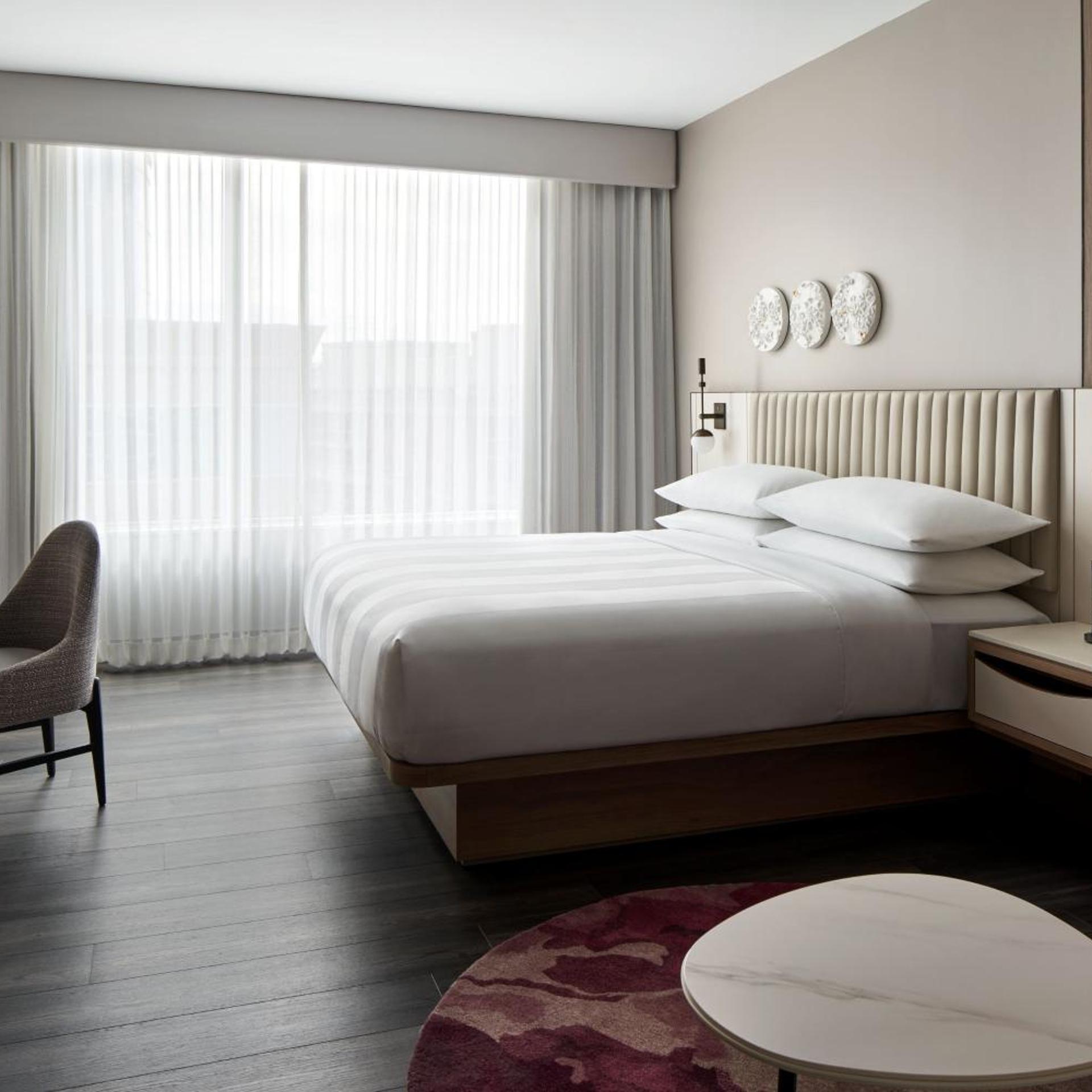 Room, King Bed, Club Floor