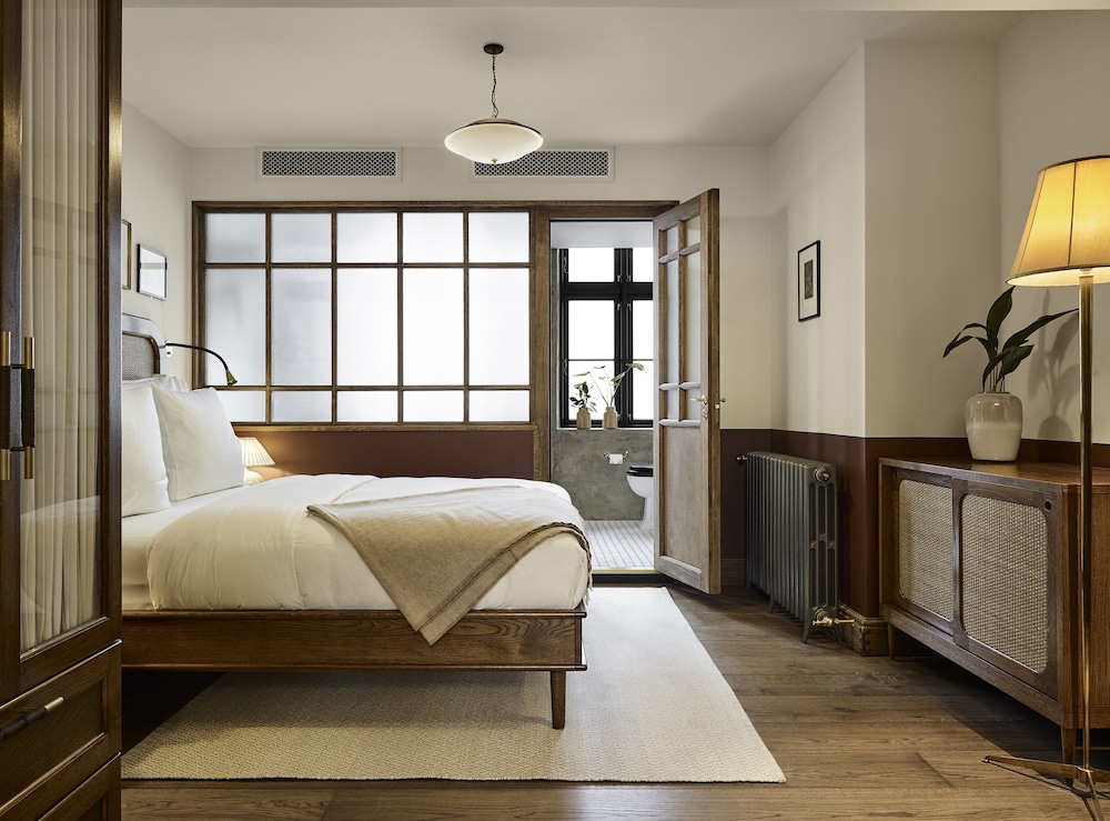 1 BEDROOM, SUITE
