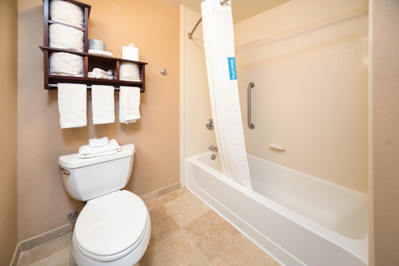 Hampton Inn & Suites Greensburg 2/2