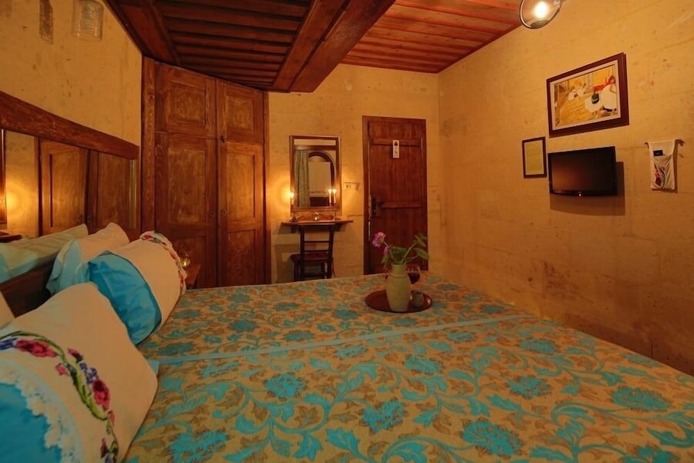 Jerveni Cave Hotel 44/47
