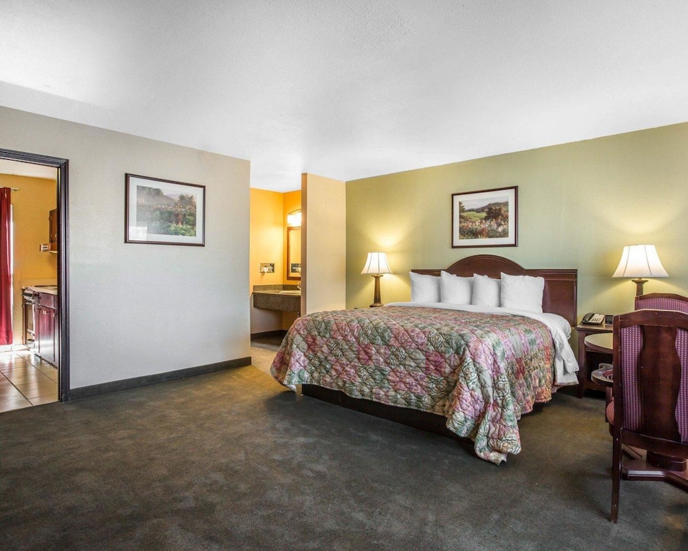 Quality Inn Suites Cameron Park 15/31