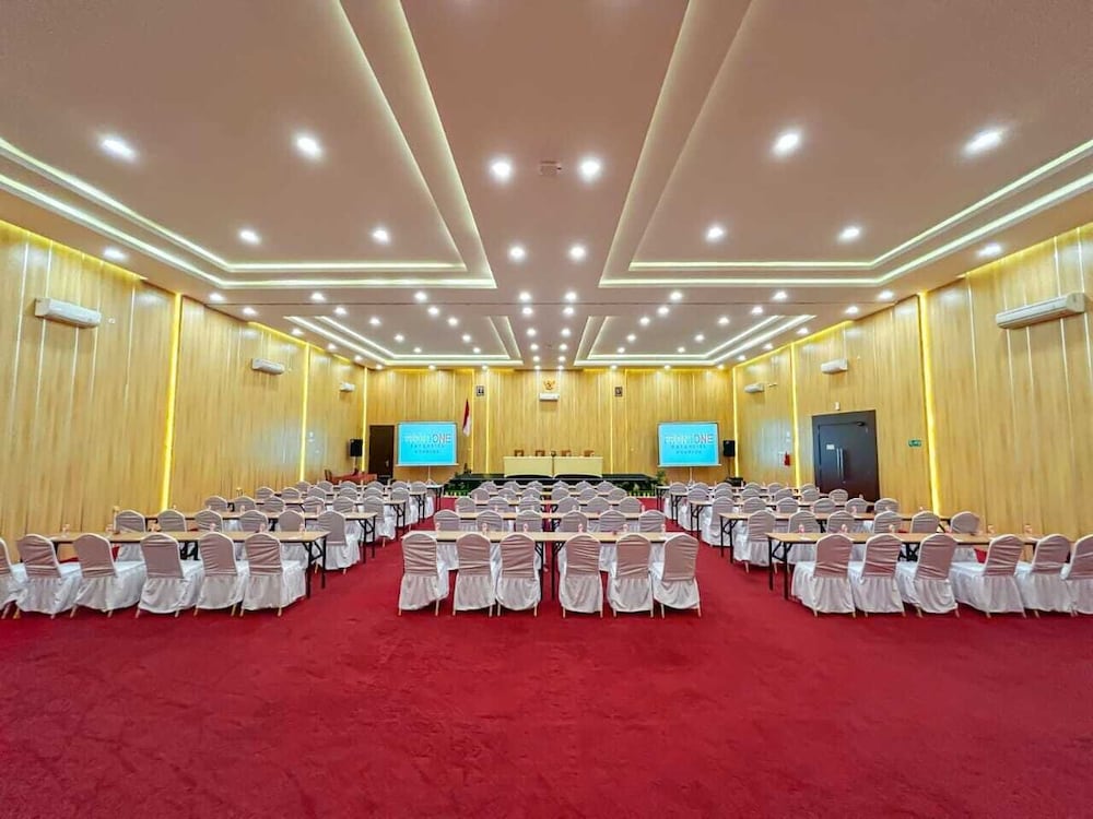 Front One Hotel Nganjuk 27/30