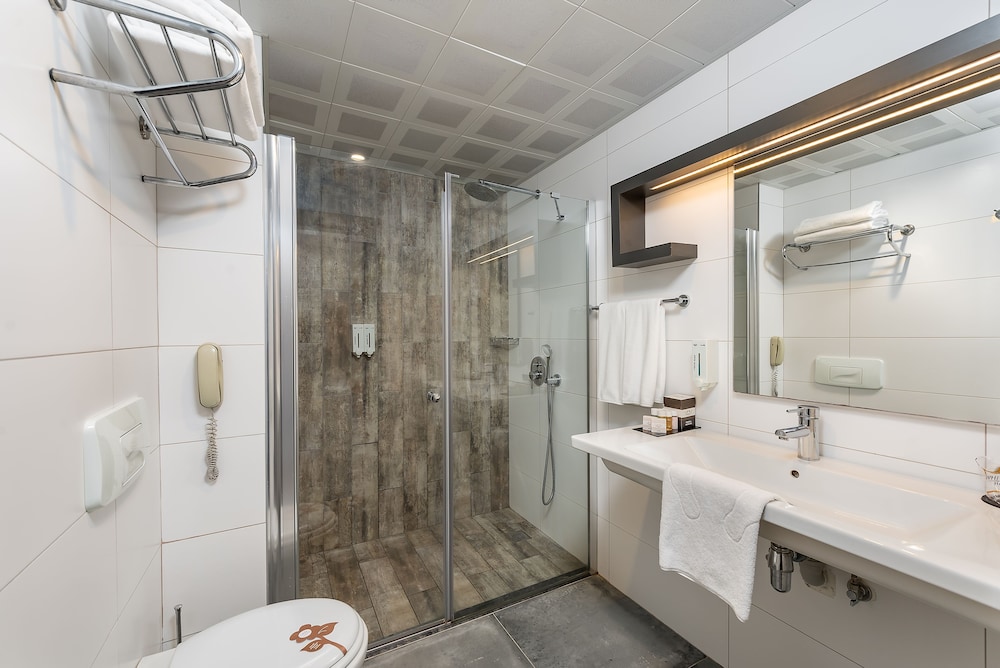 White City Beach - Adults Only +16 19/45