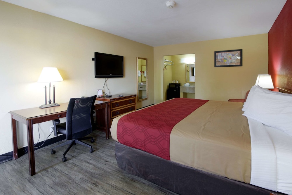 Econo Lodge Town Center 16/32
