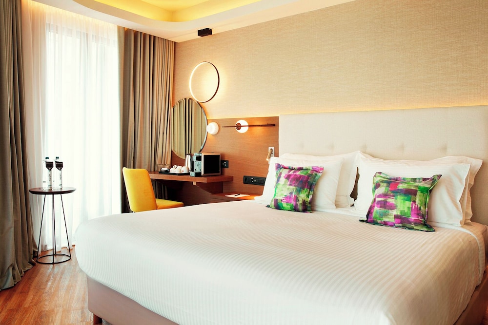 JUNIOR SUITE ATRIUM VIEW