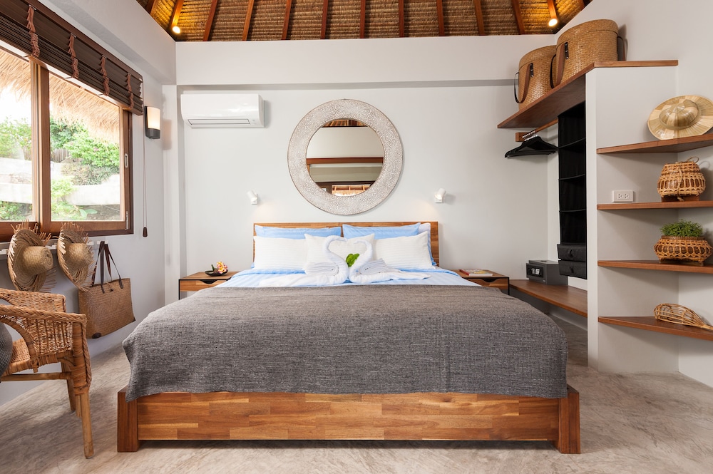 1 Bedroom, Villa, King Bed, Sea Front, with Pool