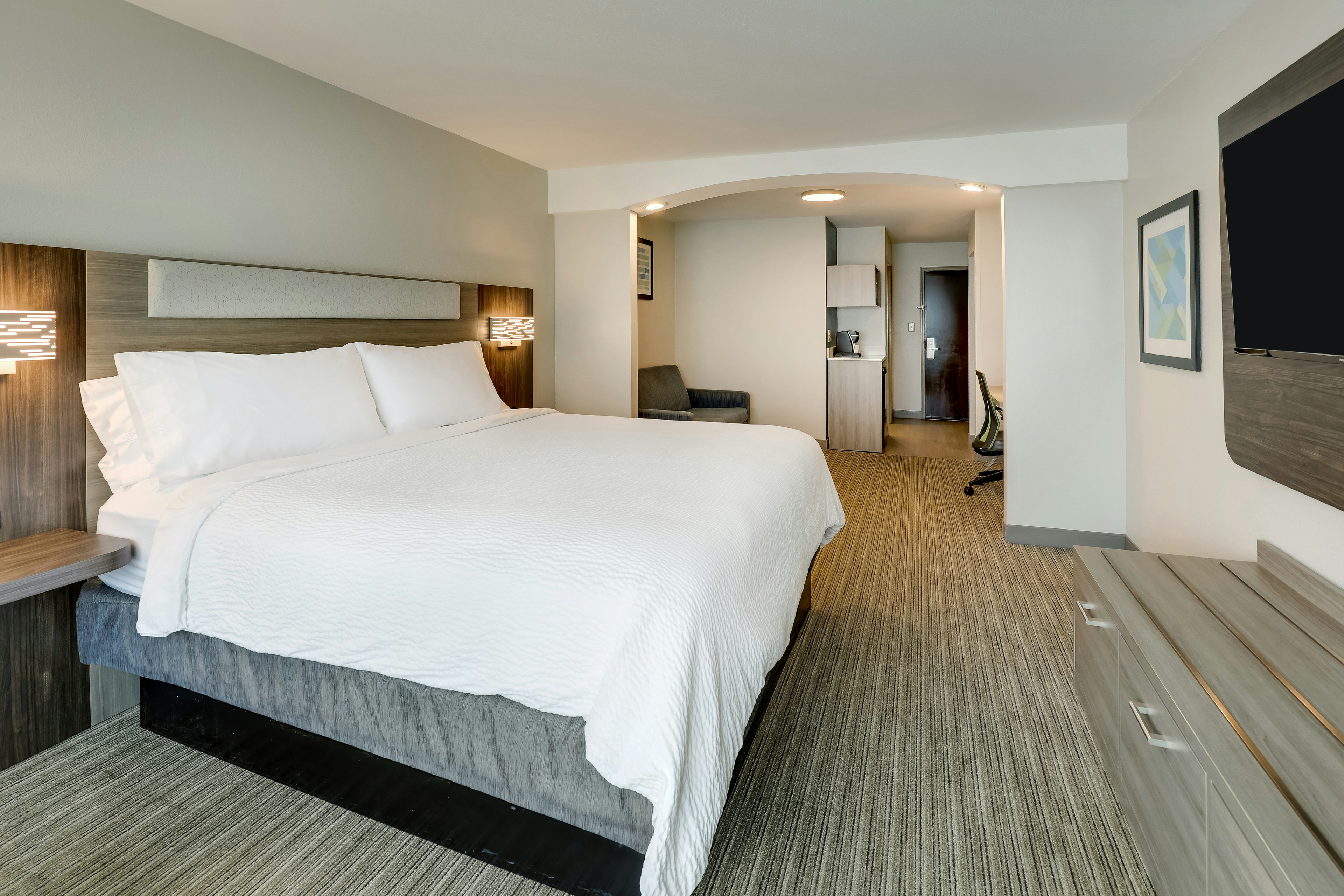Holiday Inn Express Suites Hinesville East Fort Stewart 18/50