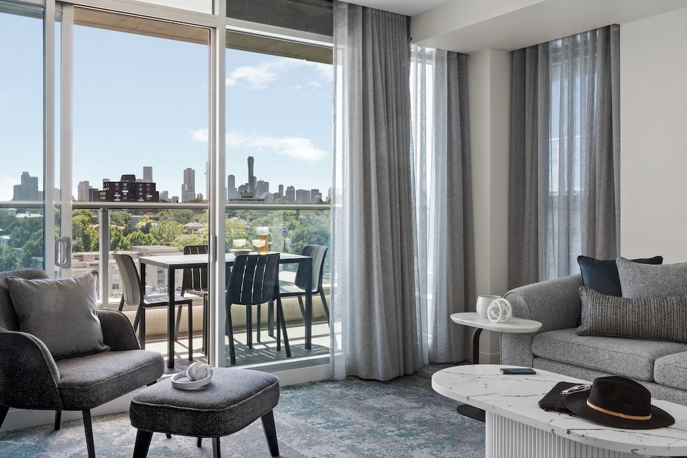 PUNTHILL SOUTH YARRA GRAND 27/61