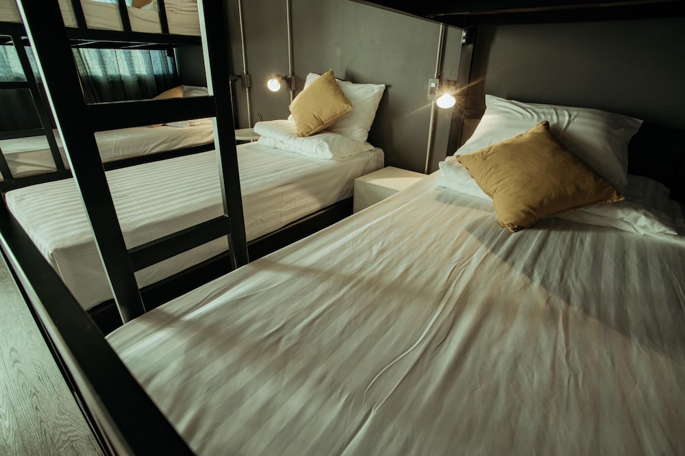 J Poshtel Chiangmai 12/48