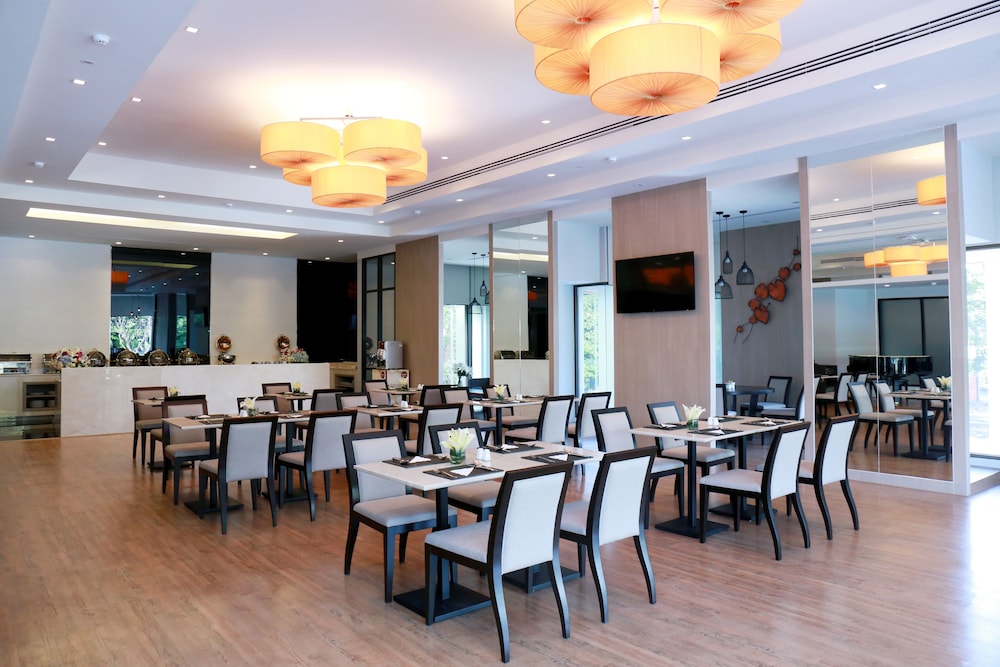 LOUIS' TAVERN HOTEL 45/53