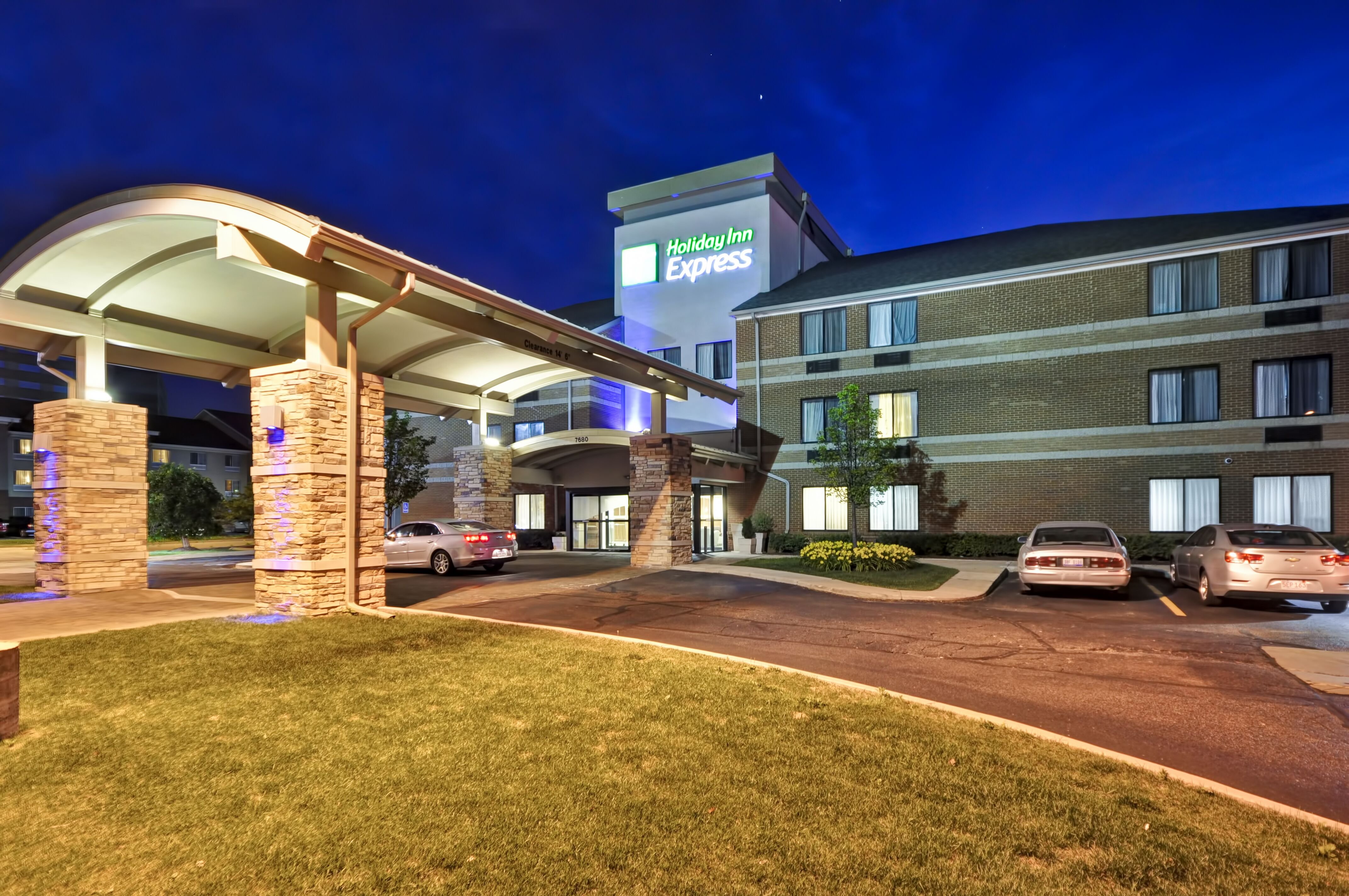 Holiday Inn Express Romulus / Detroit Airport 44/46