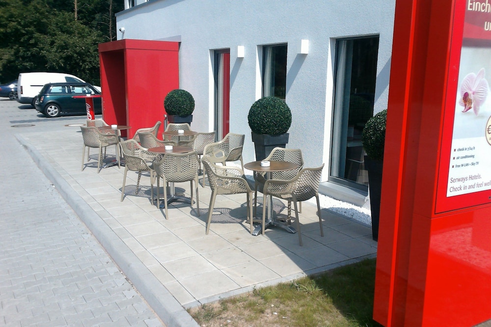 SERWAYS HOTEL WEISKIRCHEN 43/58