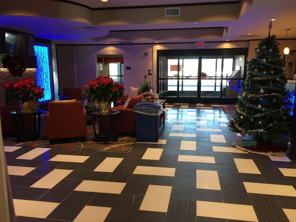 Comfort Suites Uniontown, PA 34/44