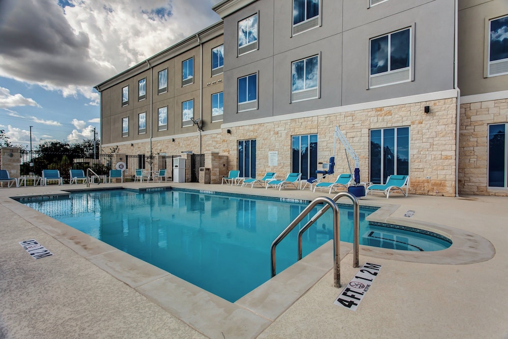 Holiday Inn Express & Suites Gatesville N. Ft Hood 5/65