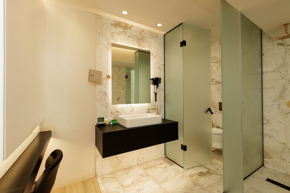 Kahlua Sea View Suites 61/67