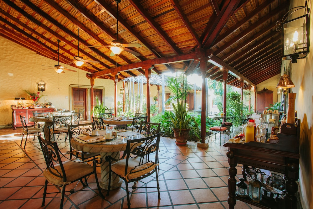 Hotel Los Robles 50/62