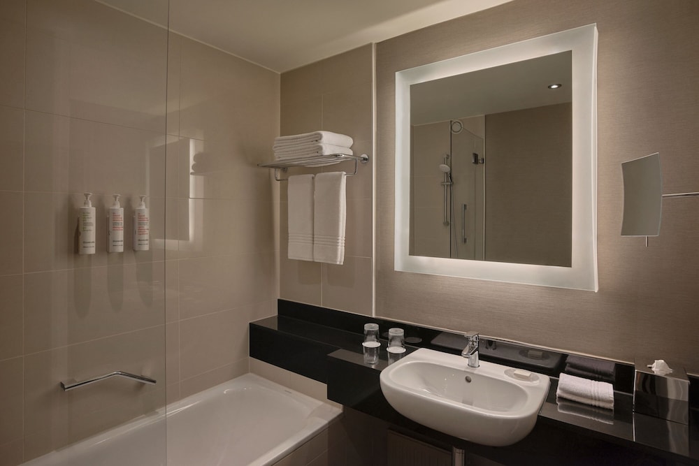 جناح تنفيذي بسرير كينج بإطلالة على النهر، Budapest Marriott Hotel 6/8