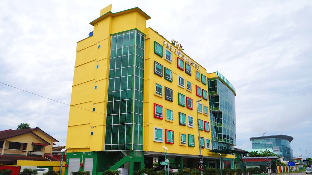 PINE GARDEN HOTEL in KUCHING