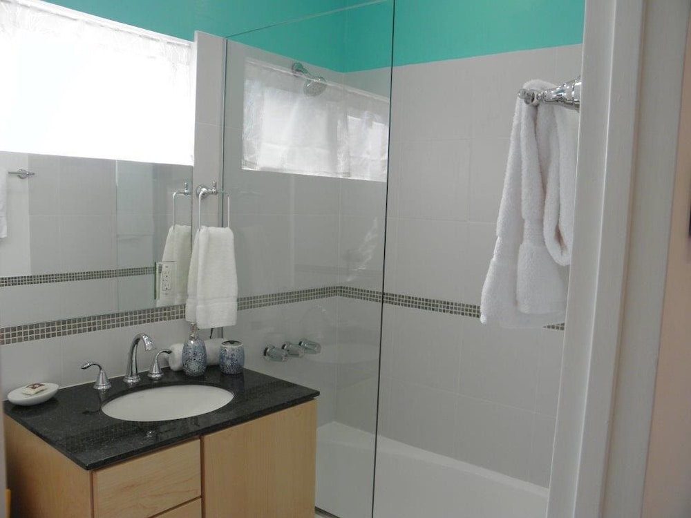 Boutique Hotel 444 67/73