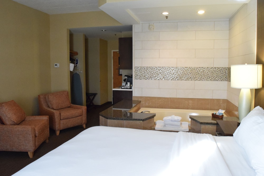 Holiday Inn Express Hotel Amp Suites Watertown Thousand Island 26/56