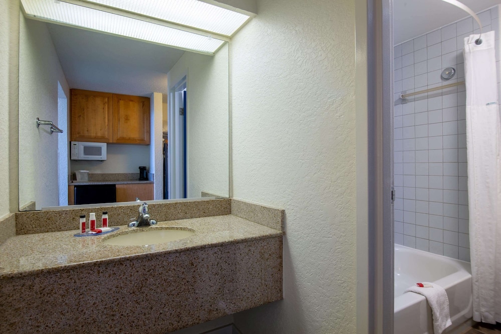 Travelodge by Wyndham Outer Banks/Kill Devil Hills 49/50