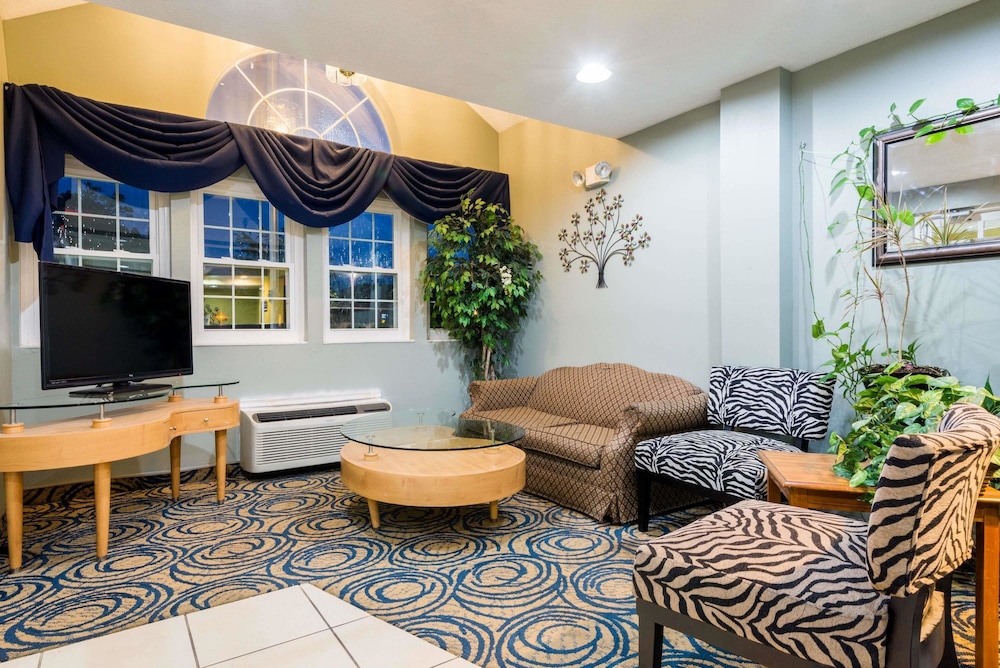 Microtel Inn And Suites Riverside 23/33