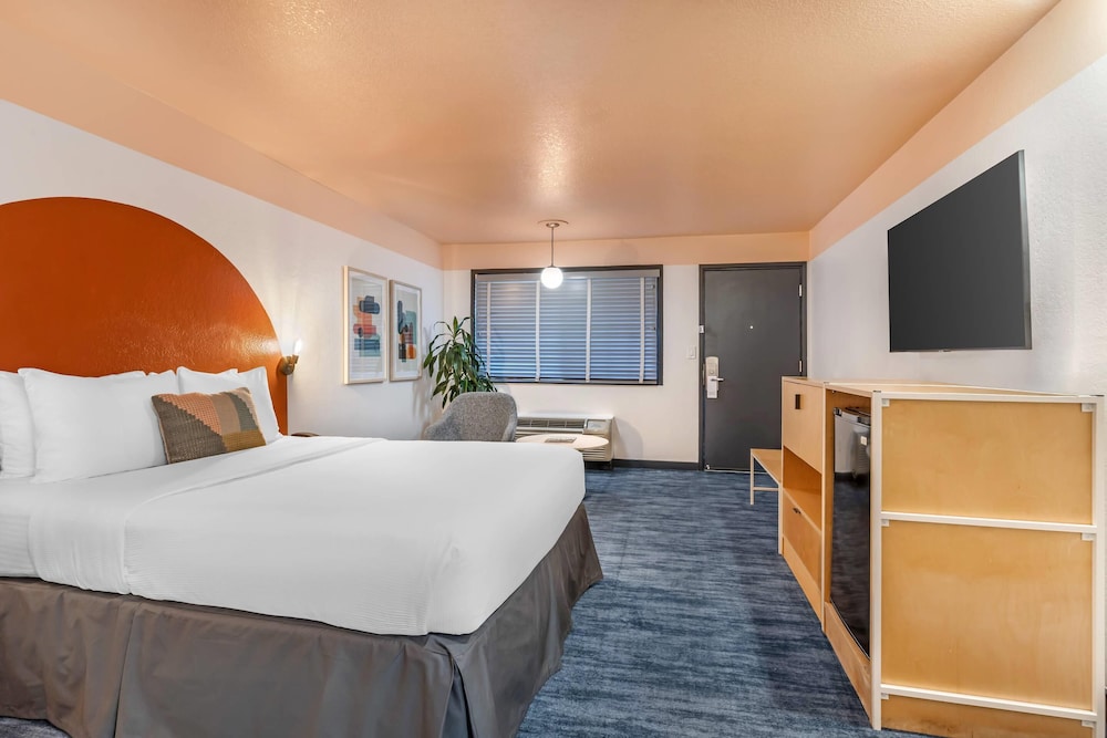 STANDARD, QUEEN BED