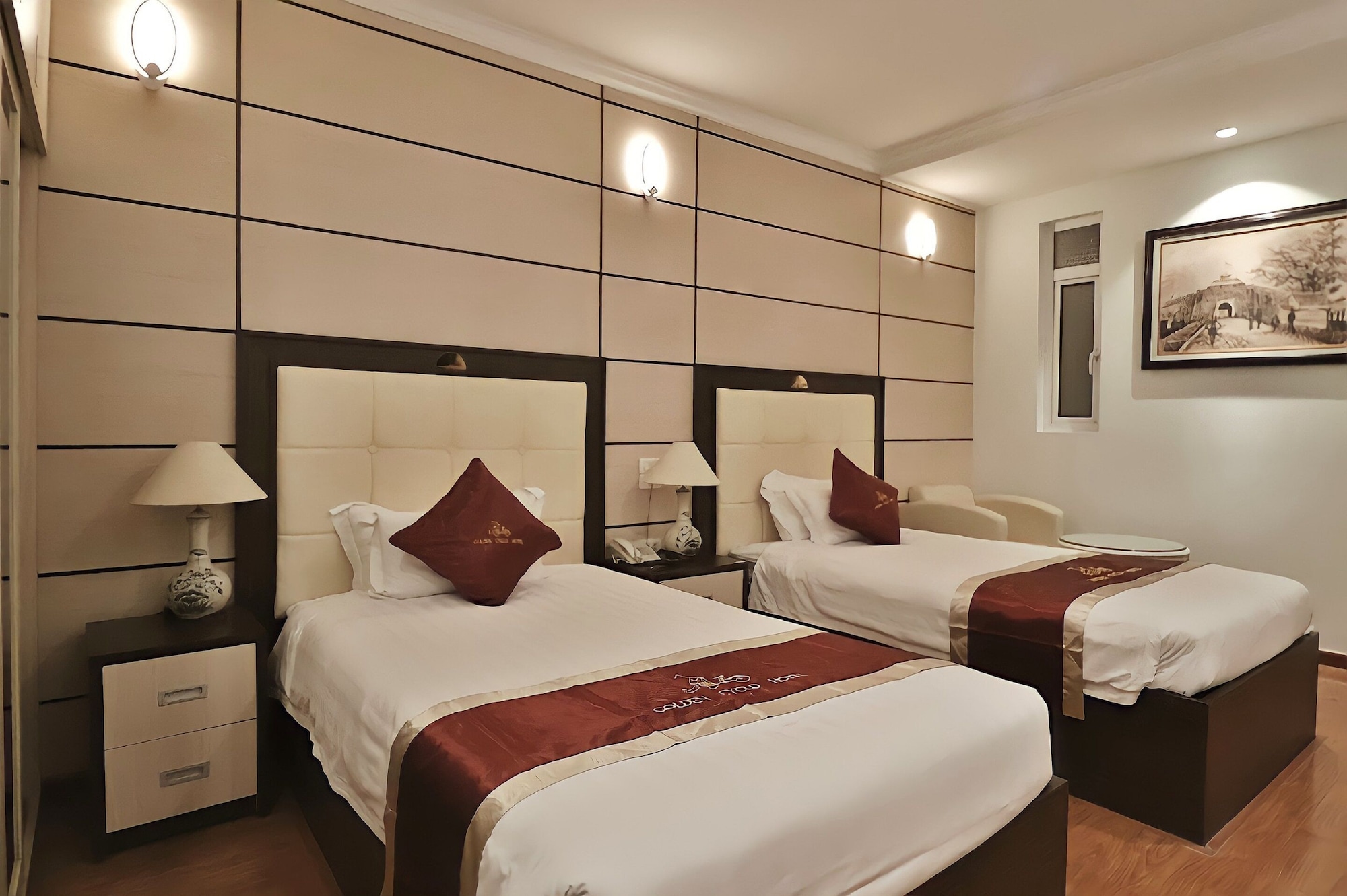 DELUXE, DOUBLE OR TWIN BED