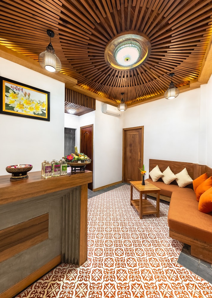 Cheata Residence 10/63