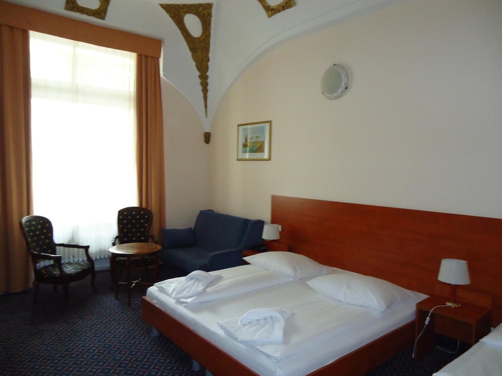 ROOM, TRIPLE, 3 BEDS