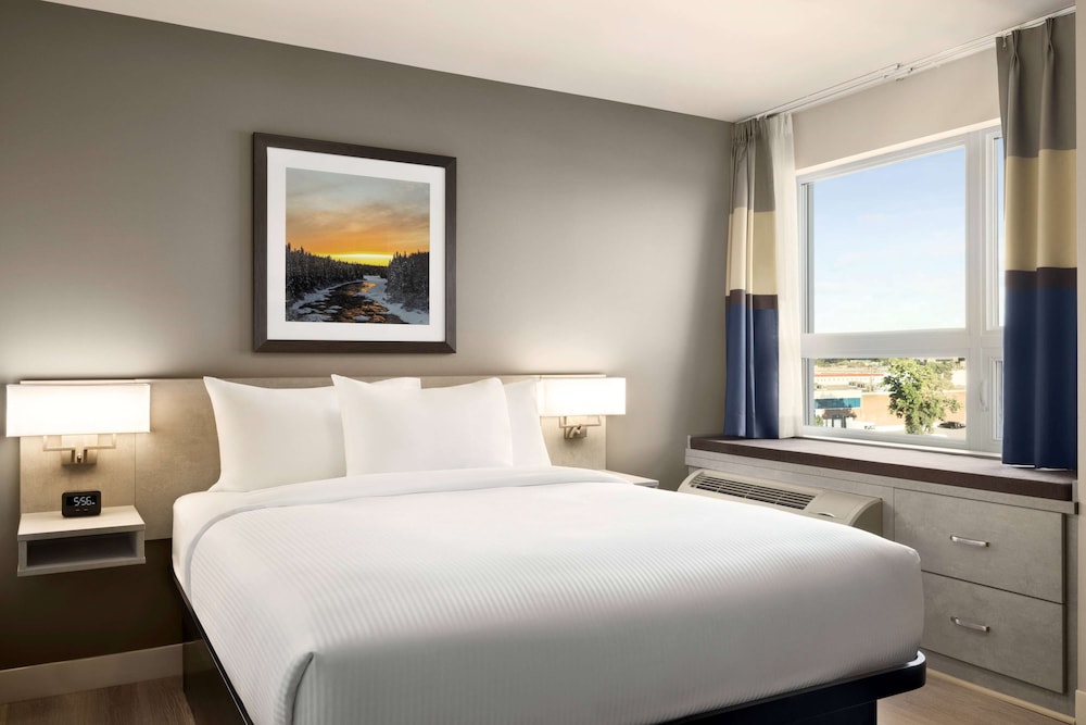 DELUXE, STUDIO, SUITE, QUEEN BED