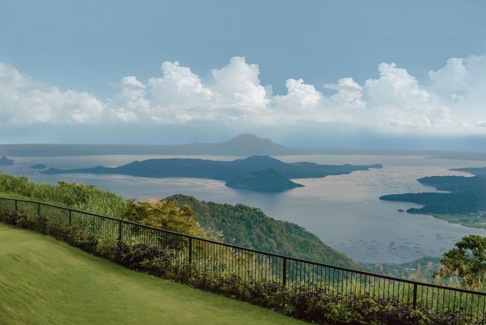Taal Vista Hotel 45/53