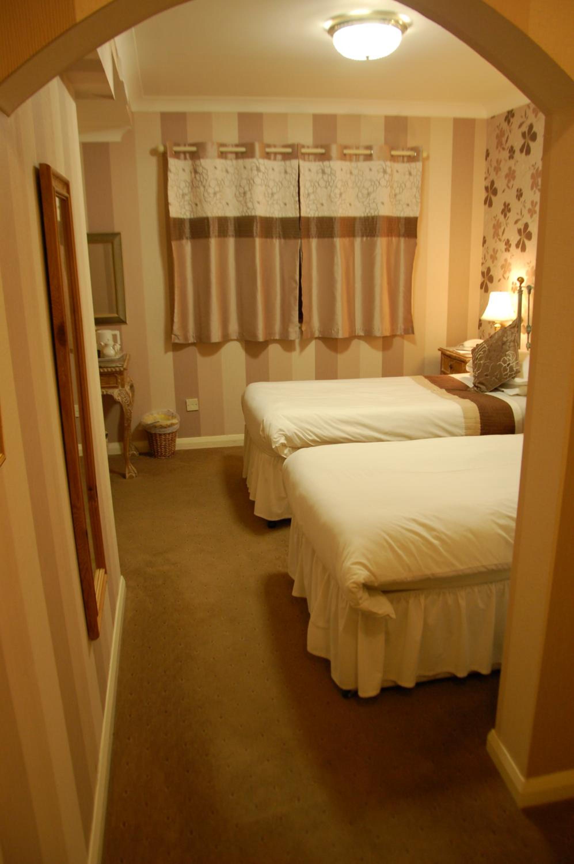 غرفة بسريرين منفصلين، Albright Hussey Manor 3/6