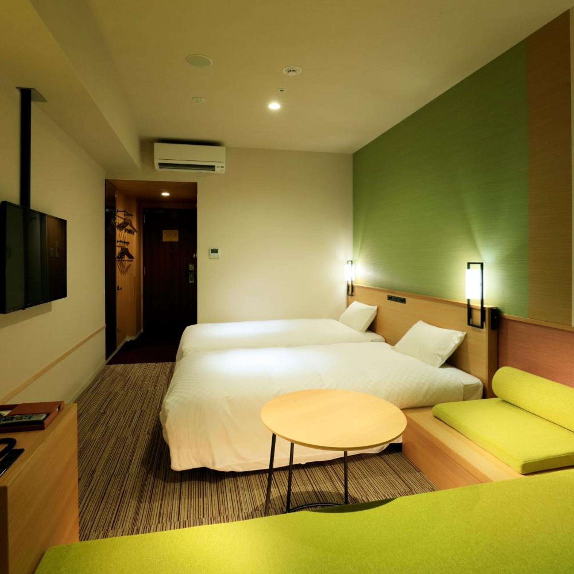 غرفة قياسية بسريرين منفصلين مع أريكة، The Singulari Hotel And Skyspa At Universal Studios Japan 7/9