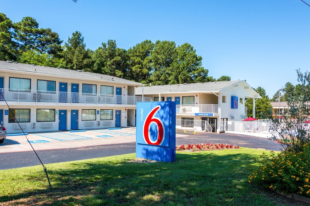 Motel6 Longview, TX 54/64