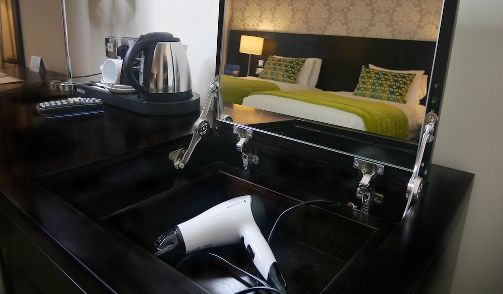 The Connacht Hotel 35/49