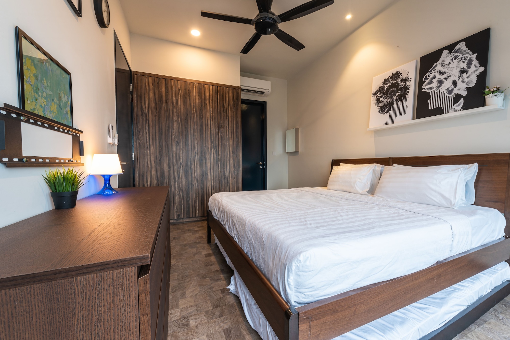 2 BEDROOMS, LOFT, FAMILY, KUALA LUMPUR CITY CENTER VIEW, HOT TUB