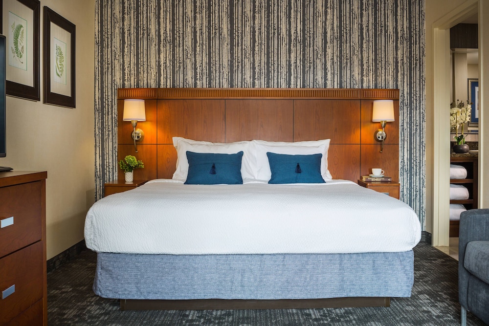 Courtyard Marriott Burlington Harbor 4/48