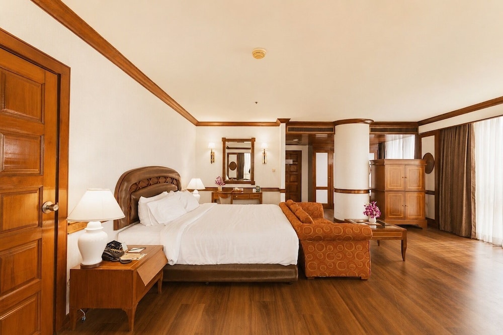 Twin Lotus Hotel 33/68