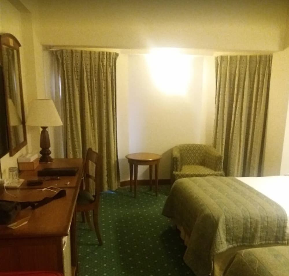 Embassy Inn 21/50