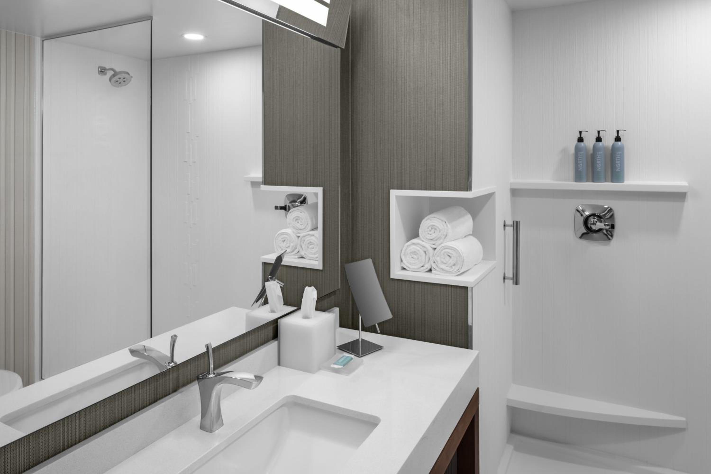 Room, 2 Queen Beds, Inland View، Courtyard by Marriott Titusville Kennedy Space Center 3/3